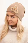 Dámská čepice s dekorativními kožešinovými květy