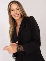 Černé sako s krajkovými detaily