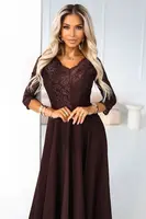 Elegantní dlouhé krajkové šaty s výstřihem - čokoládové