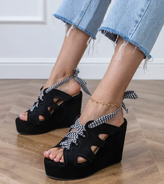 Gemre Black wedge sandals with decorative lacing Lakota