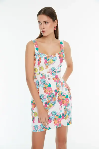 Trendyol bílé květinové vzory páskové tkané šaty