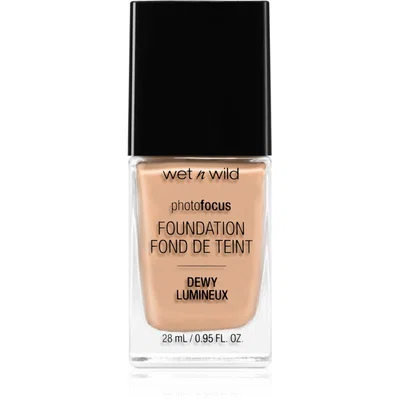 Wet n Wild PhotoFocus lehký hydratační make-up pro rozjasnění pleti odstín Classic Beige 28 ml