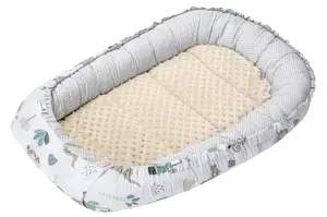 Medi Partners Baby cocoon/nest – Mint Zoo + beige Minky