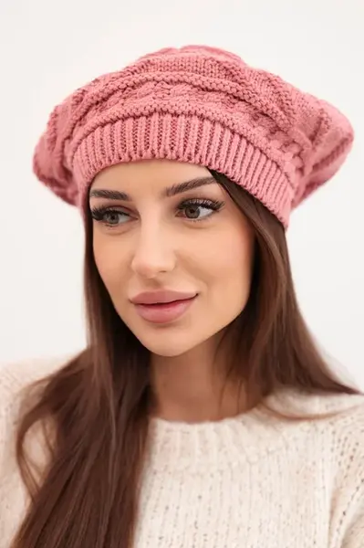 Dámská zimní vlněná čepice s volným střihem, tmavě růžová