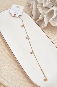 Náramok na členok s motívom srdiečok