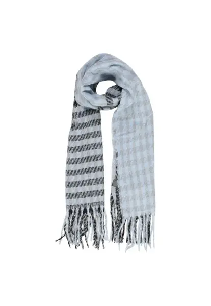 Šál s geometrickým vzorom