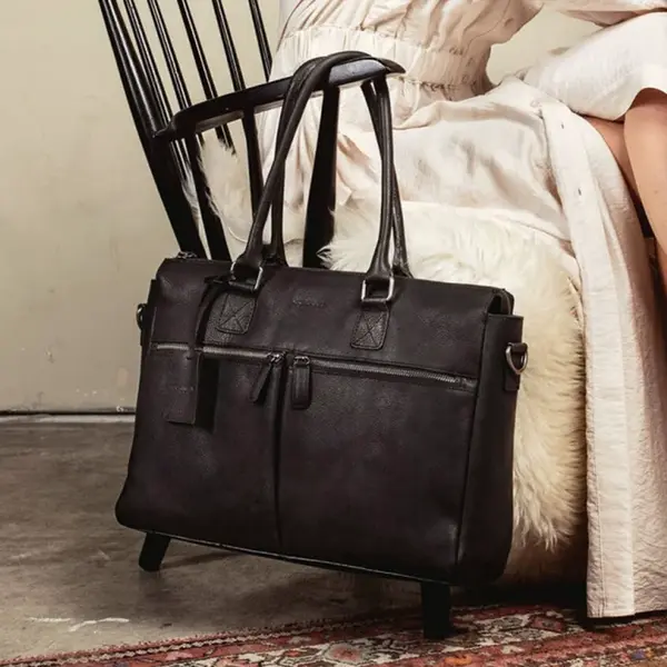 Dámská kožená kabelka Burkely Valerie - černá