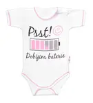 Baby Nellys Body kr. rukáv s vtipným textem, Psst! Dobíjím baterie,vel. 62