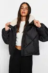 Trendyol Black oversized plyšový golier detailný, vodoodpudivý nafukovací kabát