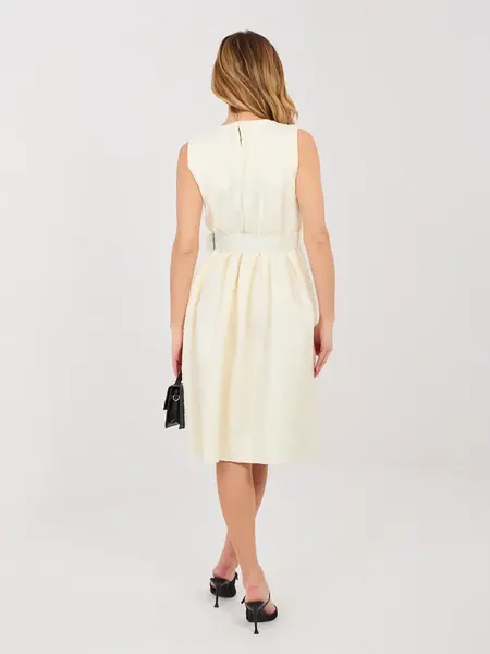 Maslovo žlté šaty z textúrovanej tkaniny