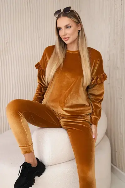 Velurový set s volánky velbloud