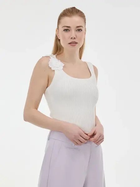 Biele dámske tielko s aplikáciou ORSAY