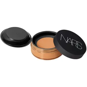 NARS Light Reflecting™ SETTING POWDER - LOOSE rozjasňující sypký pudr odstín SHORE 11 g