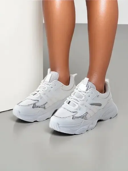 Resti Women's sporty sneakers on a thicker sole Aimo