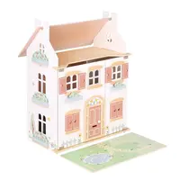 Drevený dom pre bábiky s nábytkom