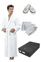 Pánský župan SEHZADE  v dárkovém balení + ručník + papuče L + papučky (42/44) + ručník + box Bílá / stříbrná výšivka