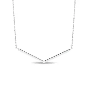 Náhrdelník s minimalistickým přívěskem v bílém zlatě KLENOTA