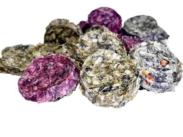 LK Baits Pet Luxusní Medailonky ze Sušené Tresky s Brusinkami,Mrkví,Dýní,40g