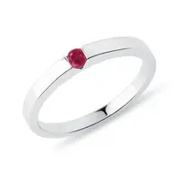 Prsteň z bieleho 14kt zlata s okrúhlym rubínom KLENOTA