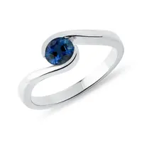 Zlatý zásnubný prsteň so zafírom KLENOTA