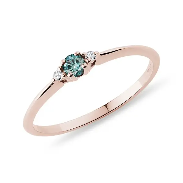 Romantický prsten s modrým diamantem v růžovém zlatě KLENOTA