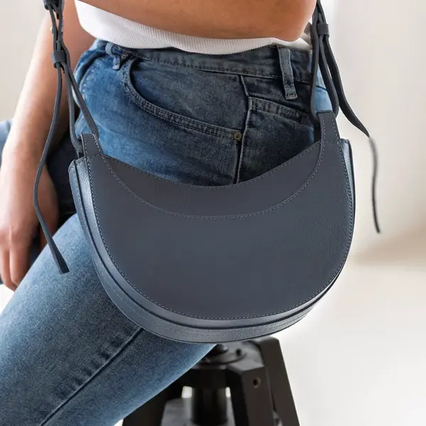 Dámská kožená crossbody kabelka Italia Apolen - modrá