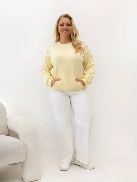 Žltá plus size mikina s kvetinovou aplikáciou