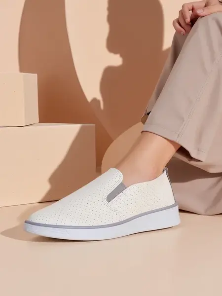 Resti Women's perforated sports shoes Musio