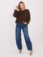 Hnědý svetr s vázáním na rukávech