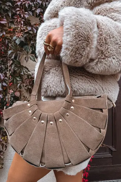 Béžová kabelka z prírodného semišu Tialine