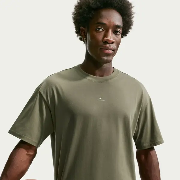 Nike Standard Issue L