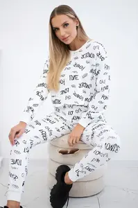 Sada s bílými nápisy