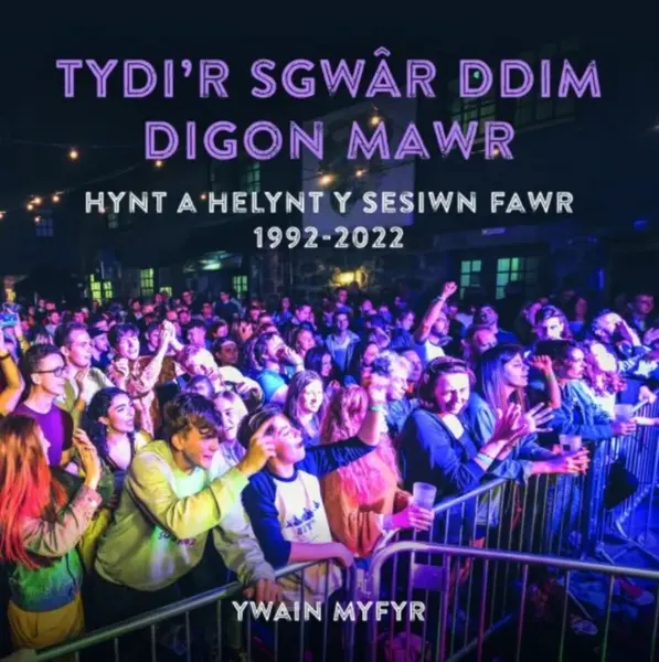 Tydi'r Sgwar Ddim Digon Mawr - Hynt a Helynt y Sesiwn Fawr 1992-2022 - Ywain Myfyr