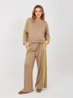 Dámský béžový komplet s pruhy