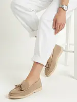 Dámske mokasíny s ozdobnými strapcami