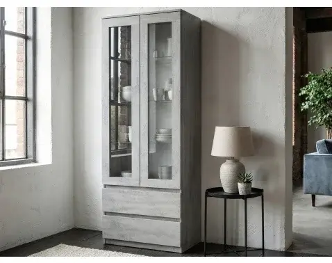 Vysoká vitrína Carlos, šedý beton, šířka 70 cm