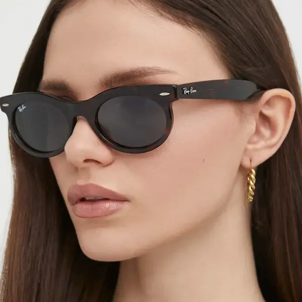 Sluneční brýle Ray-Ban hnědá barva