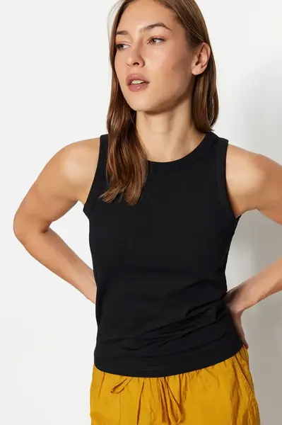 Trendyol černý bavlněný, bez rukávů, pletený tílko