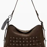 Hnědá kabelka s nýty