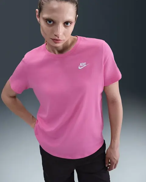 Nike Sportswear Club Essentials Womens T-Shirt S