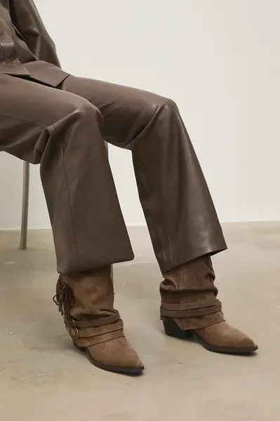 Semišové boty Answear.LAB hnědá barva, na podpatku