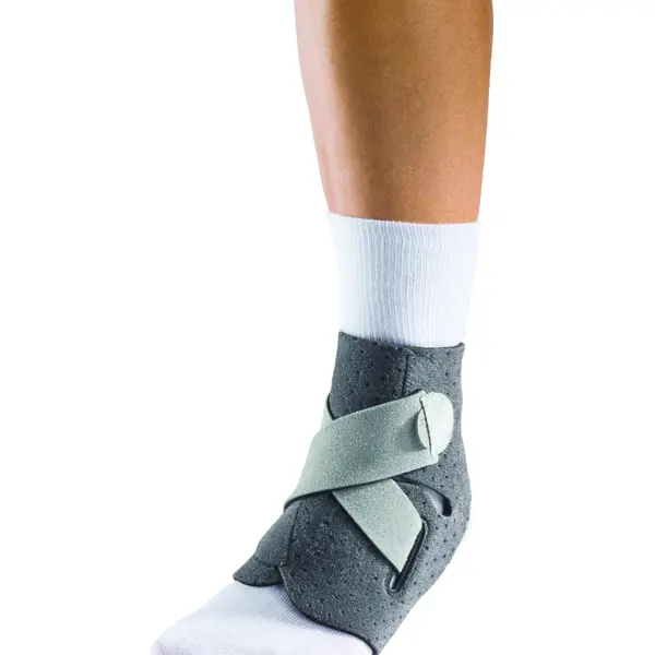 MUELLER Adjust-to-Fit Ankle Support Ortéza na kotník