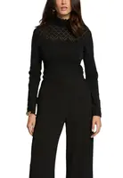 Černý rolák s krajkovým detailem