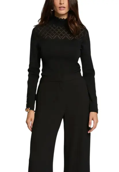 Černý rolák s krajkovým detailem