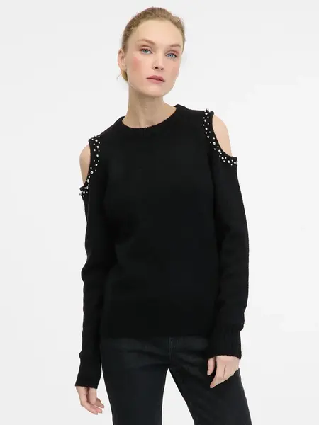 Čierny dámsky sveter s odhalenými ramenami