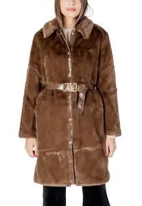 Hnědý zimní kabát s páskem