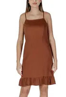 Hnědé šaty na ramínka