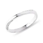 Snubní prsten s diamanty v bílém zlatě KLENOTA