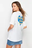 Trendyol Bílá 100% Bavlna Přední a Zadní Reliéfní Potisk Oversized/Široký Střih Pletené Tričko