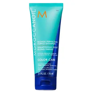 Neutralizační šampon pro blond vlasy Moroccanoil Blonde Perfecting Purple Shampoo - 70 ml + dárek zdarma
